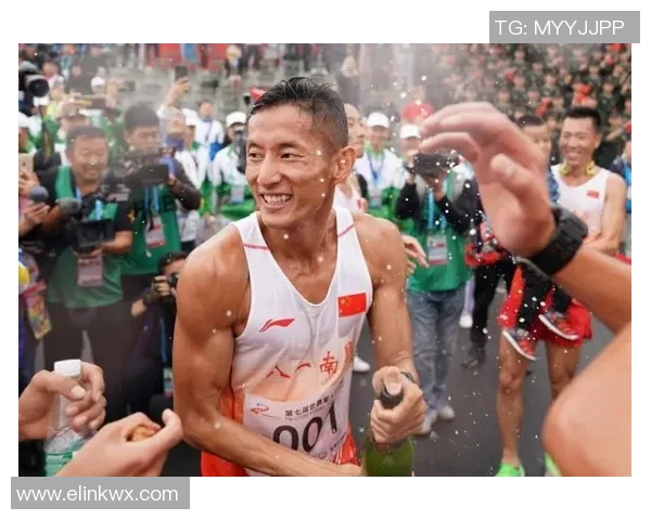 成都篮球队的奋斗历程与冠军赛背后的故事揭秘