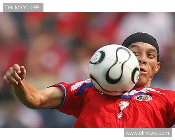 足球明星精彩停球瞬间集锦让你领略足球魅力与技巧的完美结合